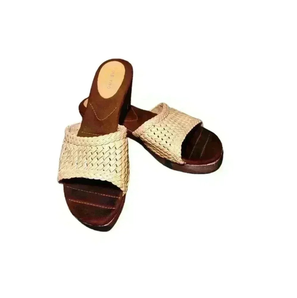 Me Too Tessa Peep Toe sandal